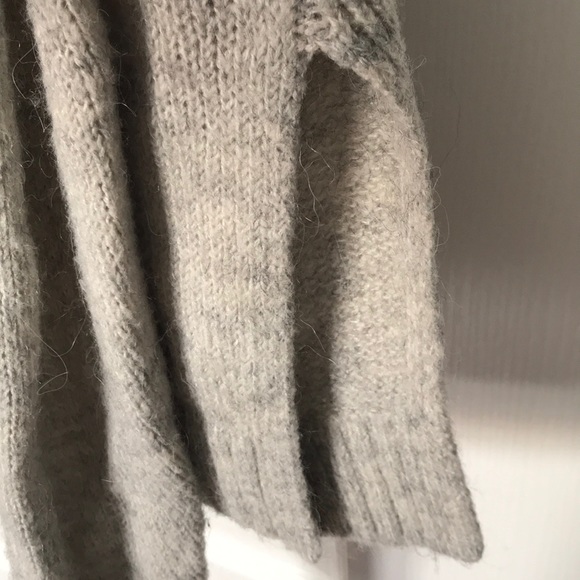 Cozy Oversized Sweater - Picture 3 of 3